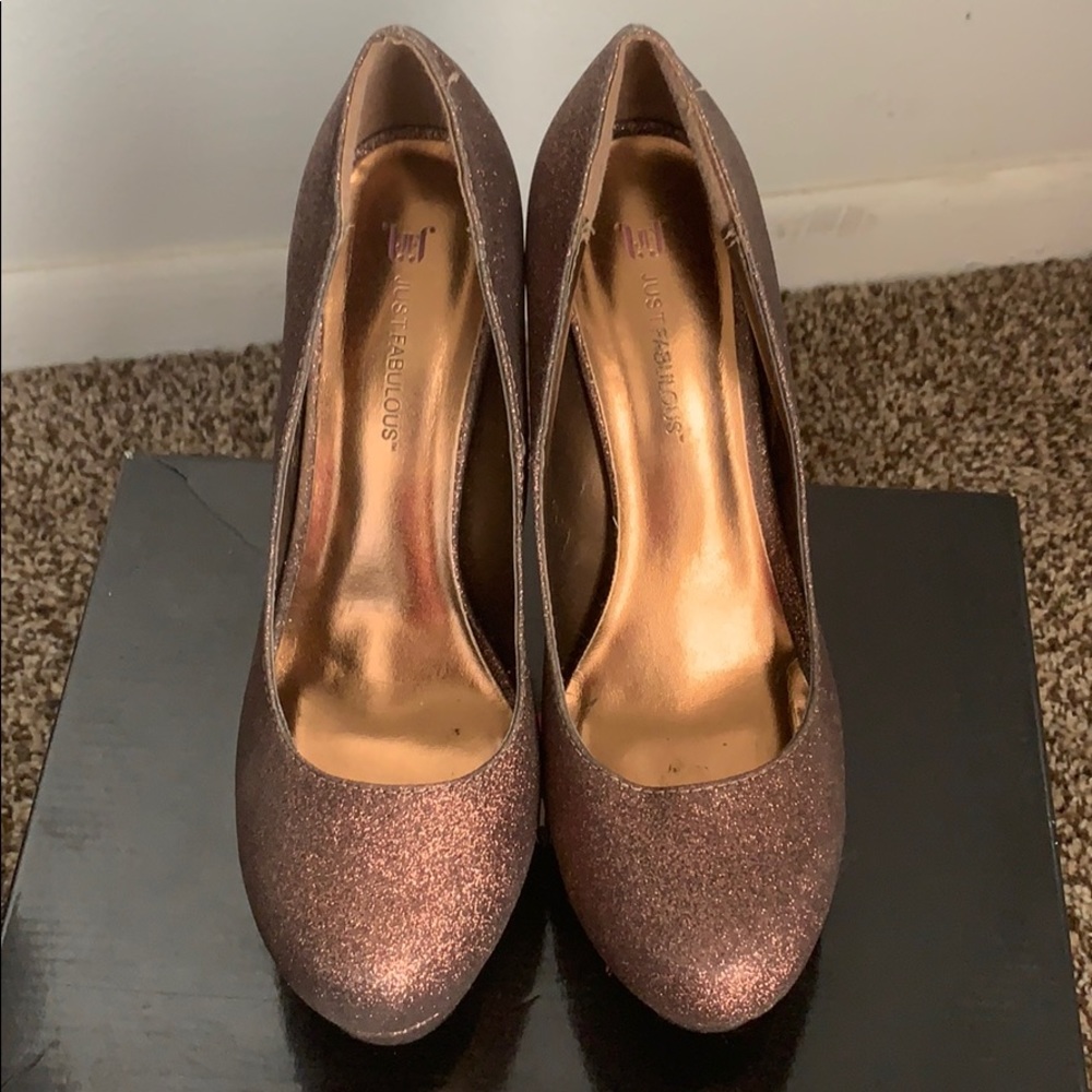Worn once, in excellent condition